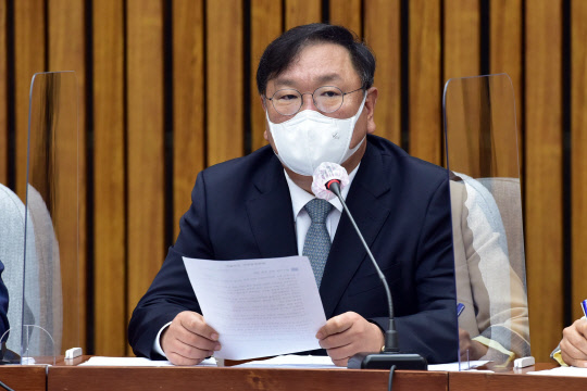 김태년 더불어민주당 원내대표가 19일 오전 국회에서 열린 정책조정회의에서 발언하고 있다. [연합뉴스]